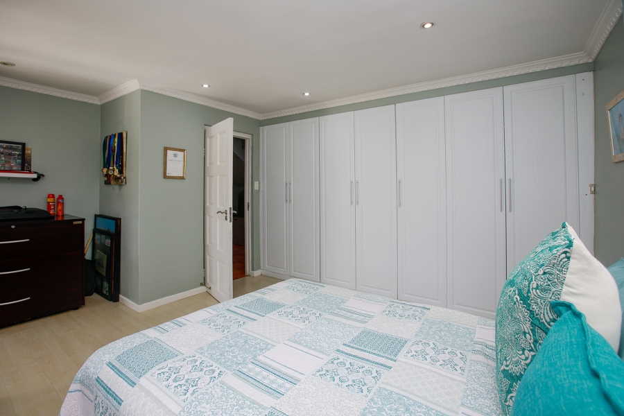 5 Bedroom Property for Sale in Claremont Western Cape